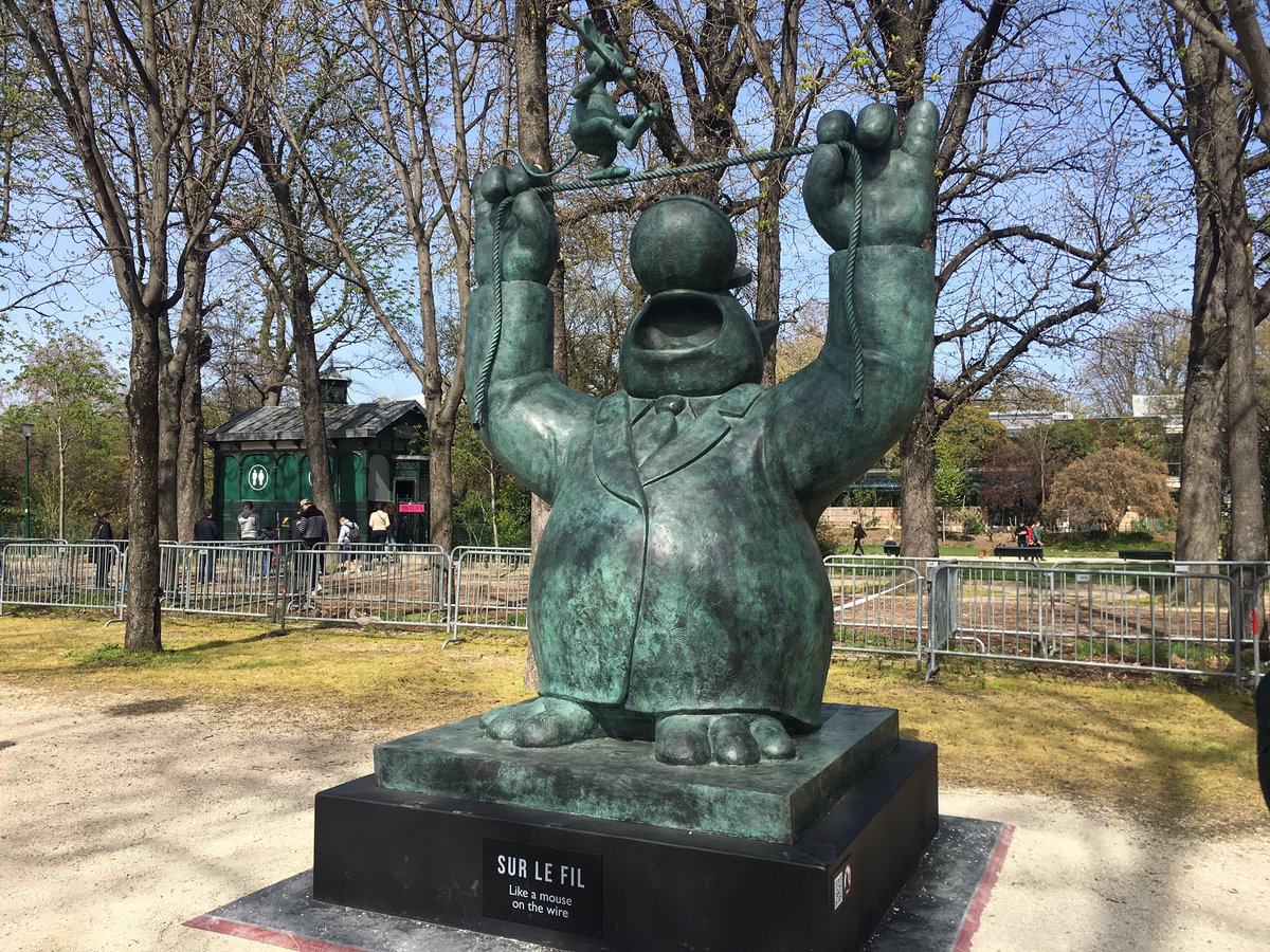 Mary Winston Nicklin Culture Starved Parisians Flock To The New Open Air Exhibit On The Champs Elysees Belgian Artist Philippe Geluck Has Created Cat Sculptures Of His Popular Le Chat Comic Books Created Mary Winston Nicklin Culture Starved Parisians Flock To The New Open Air Exhibit On The Champs Elysees Belgian Artist Philippe Geluck Has Created Cat Sculptures Of His Popular Le Chat Comic Books Created