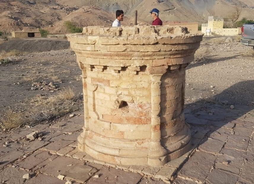 alishahjourno's tweet photo. #BureaucratCumPhotographer Our beloved #AzizJamali continues to explore #Balochistan ... this time #Harnai Khost (Harnai, Balochistan): Conversation by the grave site of Armenian traders who died in 1890 @abbasnasir59 @dpr_gob @AhmadWaleed @asmashirazi @Senator_Baloch https://t.co/Yu3yXFEluV