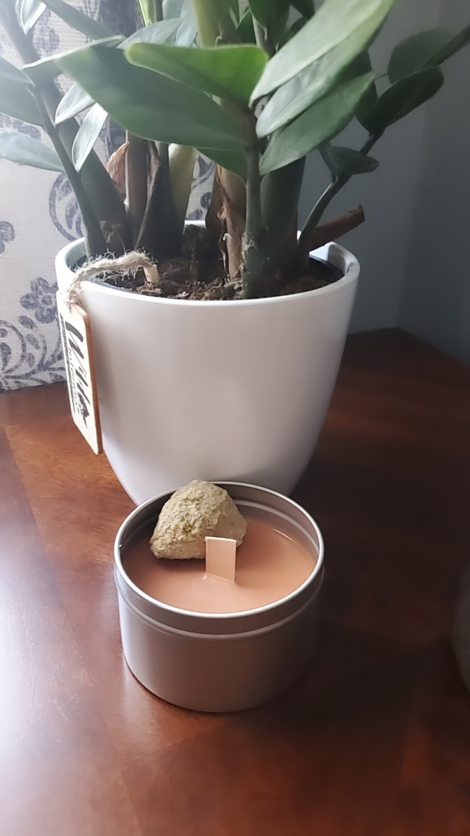Megspotions's tweet photo. Crack your own geode candle COMING SOON, all soy with wood wick. These will also include 2 extra geodes to share! 
#smallbusiness #soywax #soycandles  #sandlewood  #crystals #crystalcandles #megspotions #handpoured  #candlesofinstagram #candles #springitems #giftideas #mothersday https://t.co/HWNAE9ZNvd