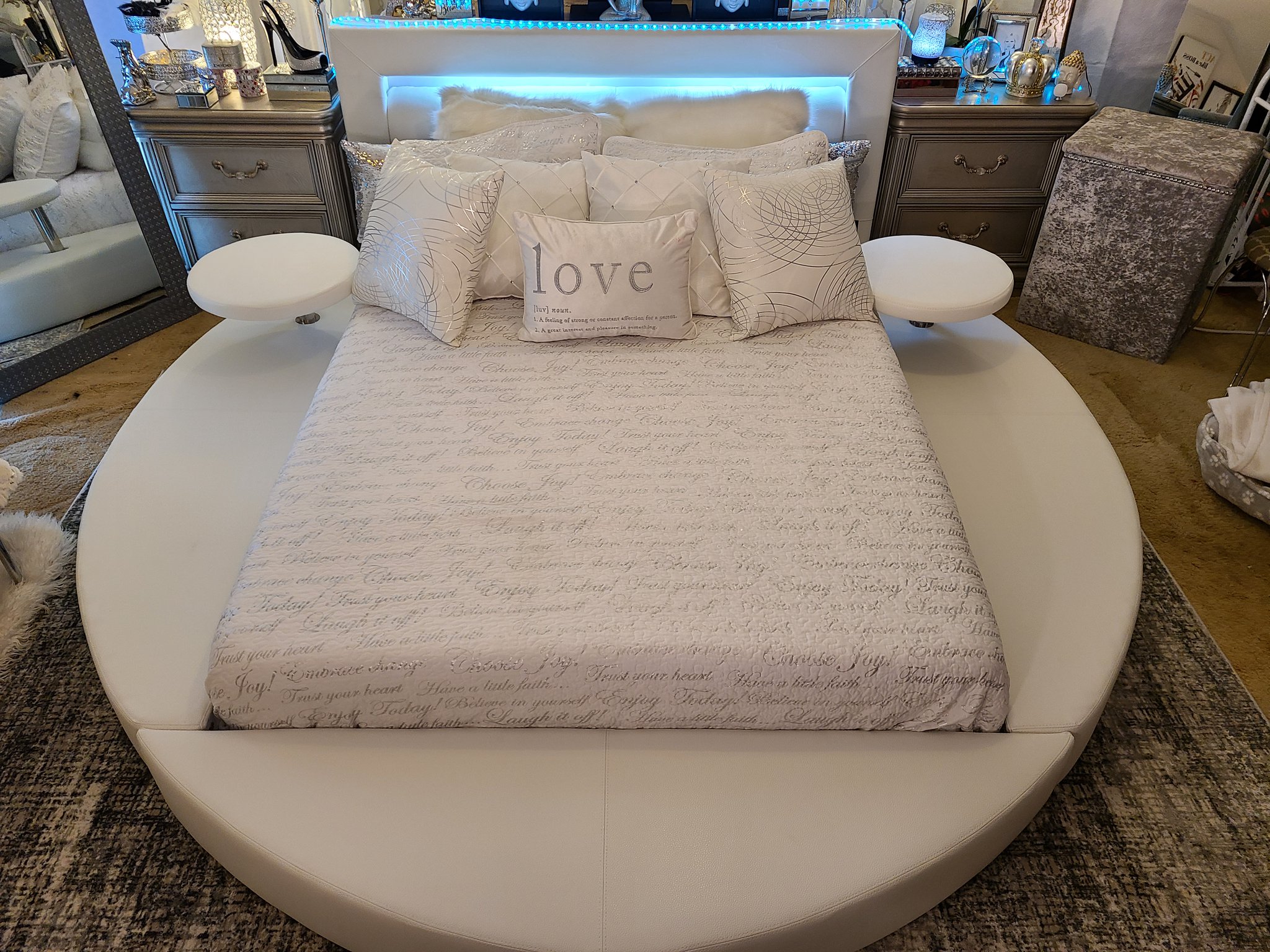 New bed in my Main Cam Room ready and I love it! https://t.co/UQNUgVl0Zm