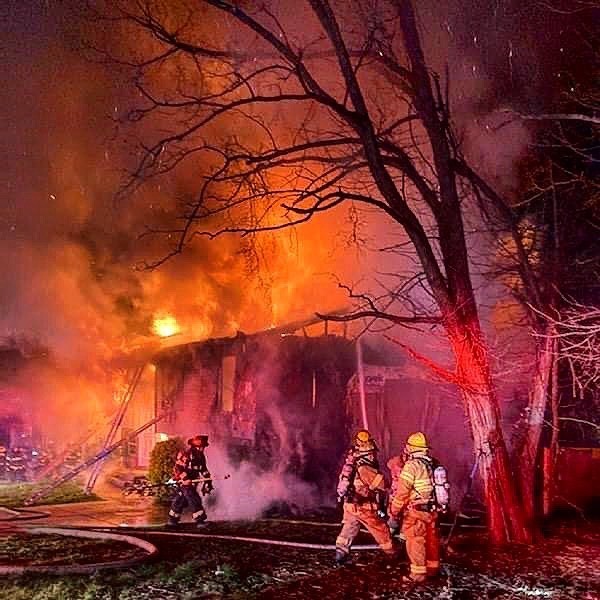 KempterFireWire's tweet photo. #Tower33 was dispatched as the second due truck for multiple calls reporting a house on fire in the 4800 block of Gunther Street. First arriving units went on the scene of a 2 Story split foyer with Fire showing. Tower 33 worked with Engine 38 to open up… https://t.co/4kdCFKTXos https://t.co/CwSeZyq6b0