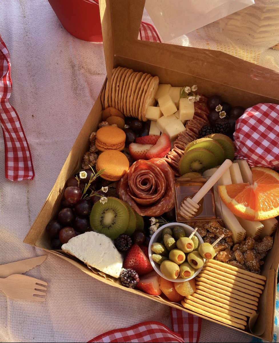 a_cendejas's tweet photo. THE prettiest picnic date I’ve ever been on in Malibu 🥺 https://t.co/o4wsqHf1Xw