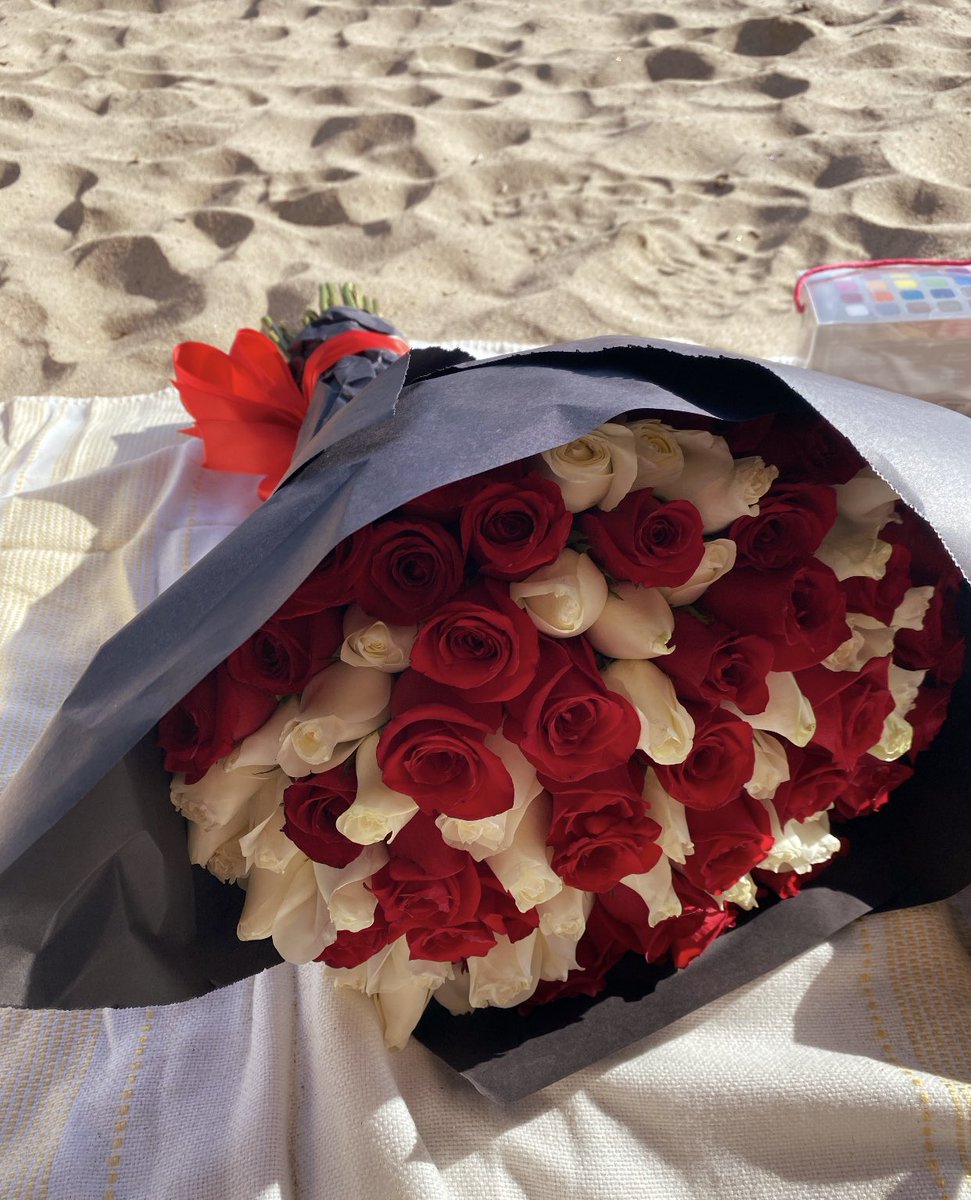 THE prettiest picnic date I’ve ever been on in Malibu 🥺