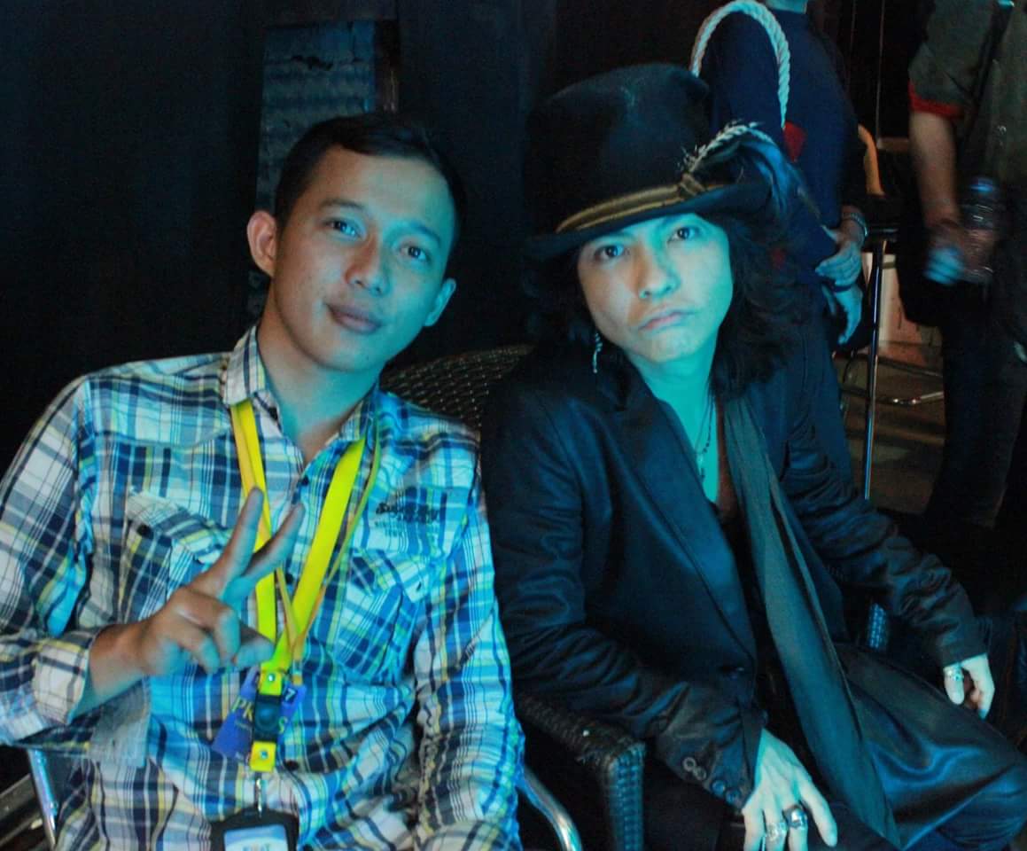 LazyAnimatoru's tweet photo. @HydeOfficial_ Please comeback again to Indonesia, Mr @HydeOfficial_ , maybe with your solo concert. Thank You so much
 #TerimakasihJakarta #LarukuJKT #HYDEと一緒に30thラニバ @LArc_official https://t.co/ttl8kV3P0v