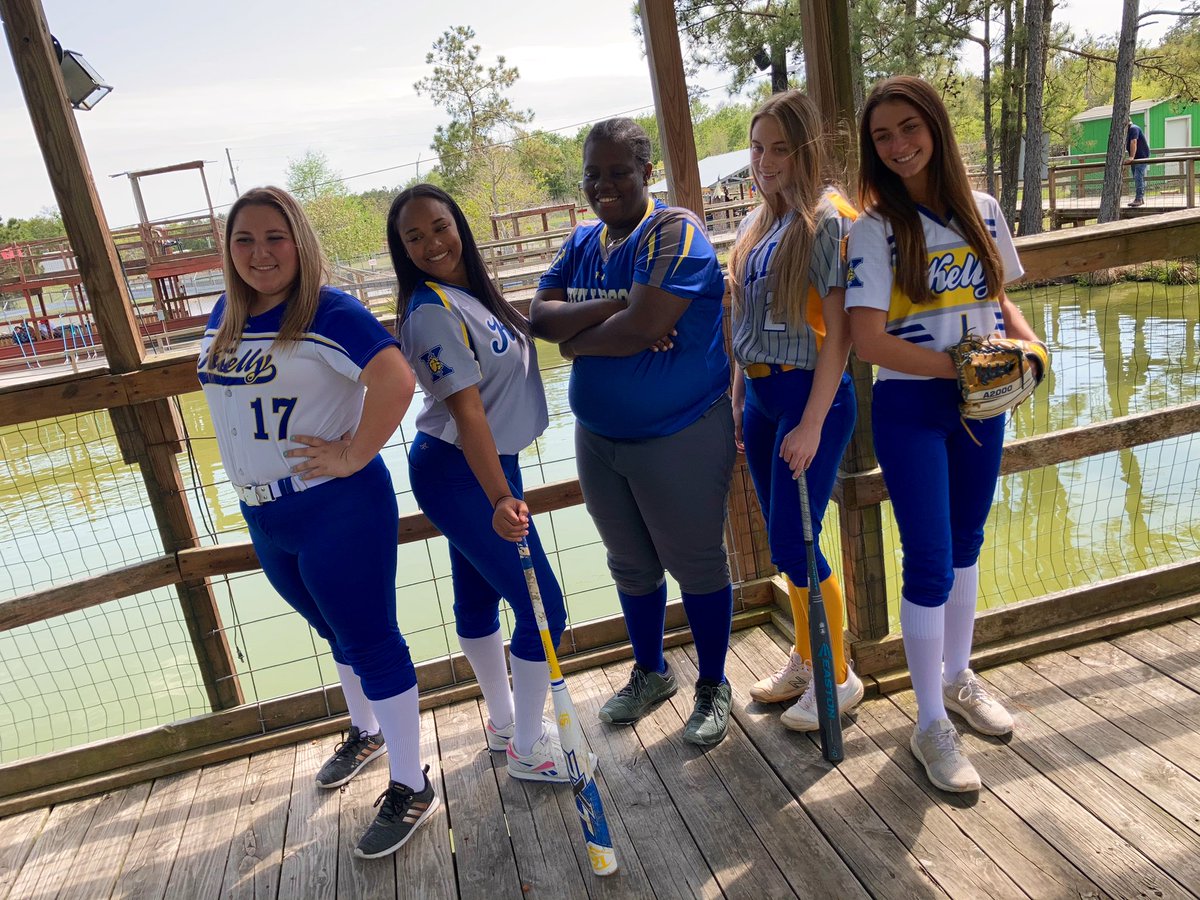 PHOTO SHOOT 📸 powered by <a href="/Whataburger/">Whataburger®</a>: <a href="/MKCHS_softball/">Kelly Softball</a> is off to a good start to the season as they continue district play tonight at home! #whatasnap