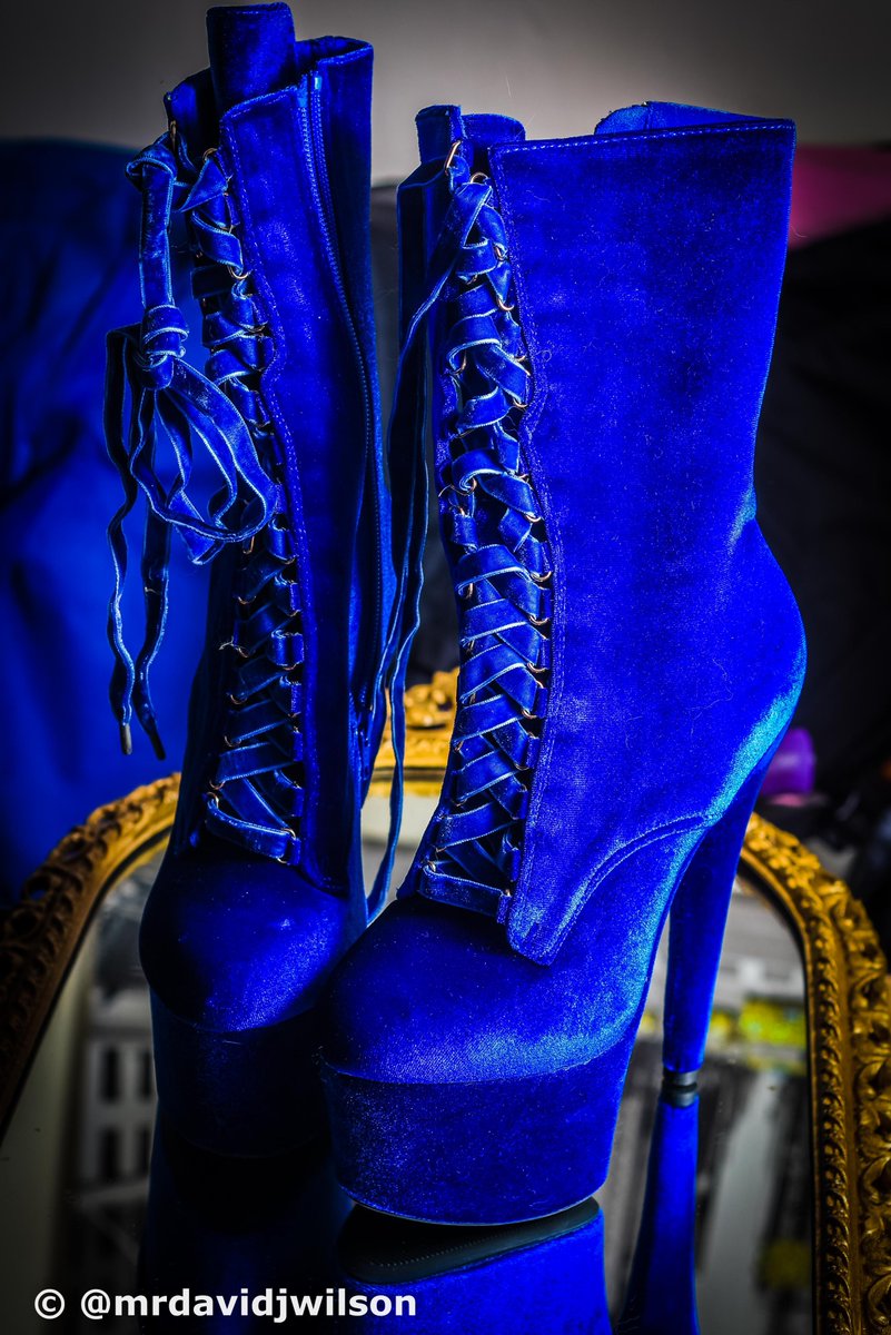 mrdavidjwilson's tweet photo. Spare 30mins so rattled a quick shoe shoot with these magnificent heels from Hella Heels - not sure if they belong to Gemma or Mrs W !!! #quickshoot #heels https://t.co/PwD4281GI4
