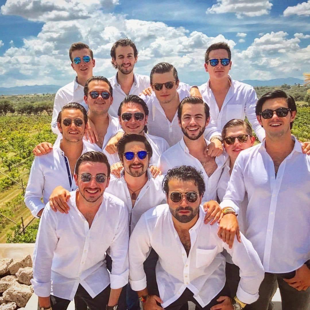EsDeMamador's tweet photo. “Todos los chinos son iguales”

Los Santis: https://t.co/aJ98y1DO8j