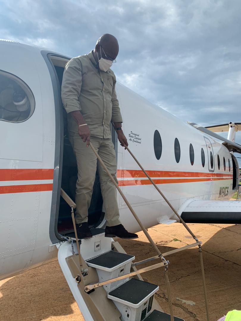 MinITP_RDC's tweet photo. #RDC : Après un séjour de 48h à Mbuji-mayi où il a procédé au lancement des travaux du Projet Tshilejelu, le Vice-premier Ministre, Ministre des Infrastructures et travaux publics, Willy #Ngoopos est arrivé ce lundi 29 mars à #Kananga . 1/3 https://t.co/UYzdkvqWcy