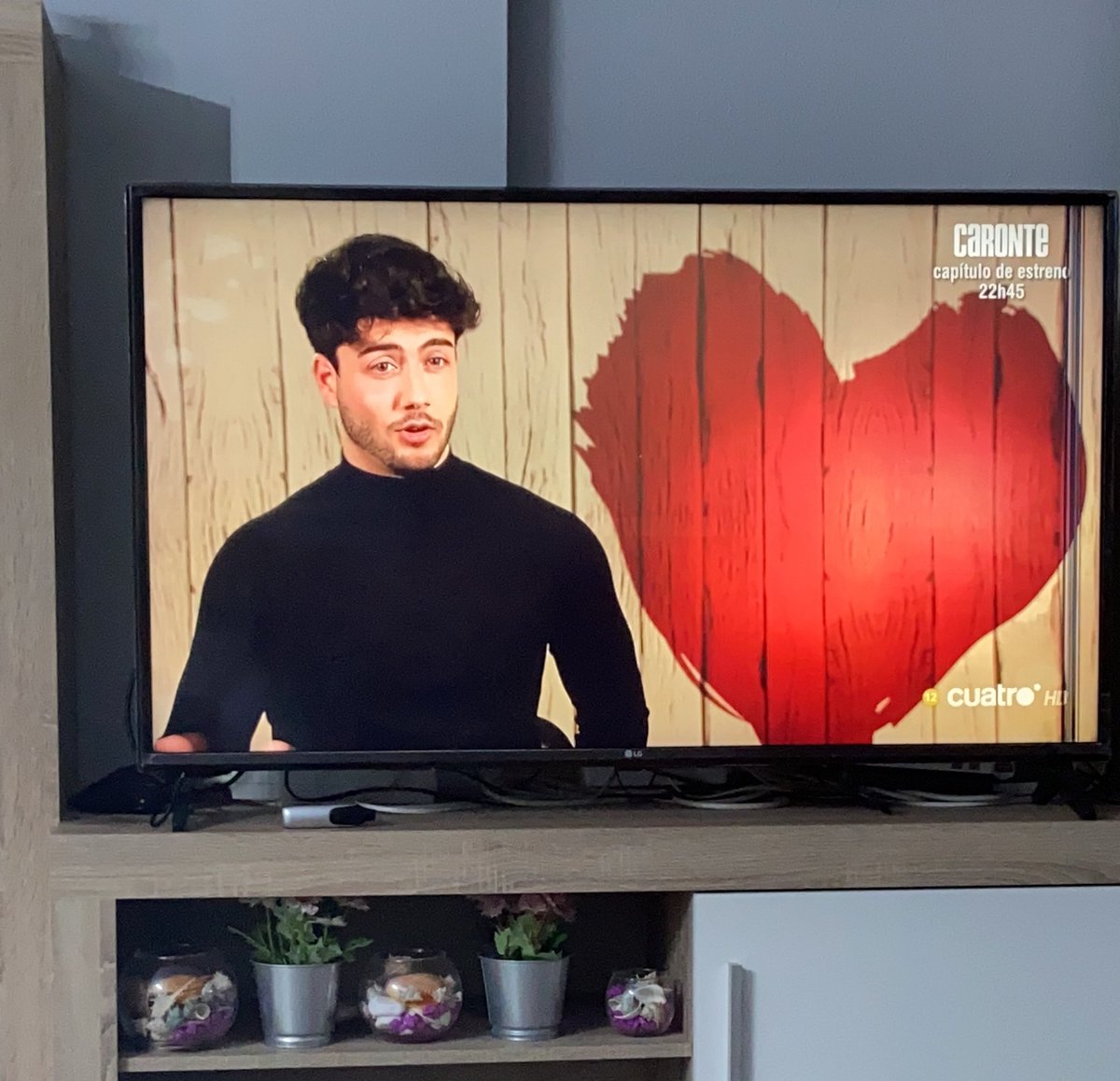 Saaaaarox3's tweet photo. Que alguien me diga el instagram de este muchacho que me acabo de enamorar. #FirstDates29M https://t.co/9550mSlu93
