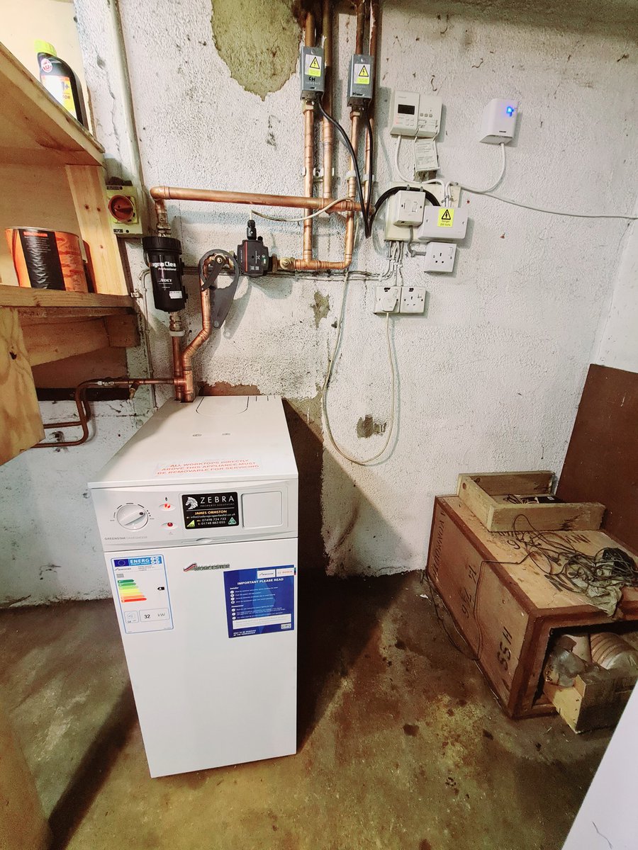 ZebraPSLtd's tweet photo. Another day another boiler installation 💪
Our 84 year old client had 32 year old Trianco boiler that finally gave up so in place we installed a @WorcesterBosch Danesmoor and converted the systemto an S plan 
Now giving our client full control 

@honeywell @ADEY_Pro https://t.co/PtXdFTp8XV