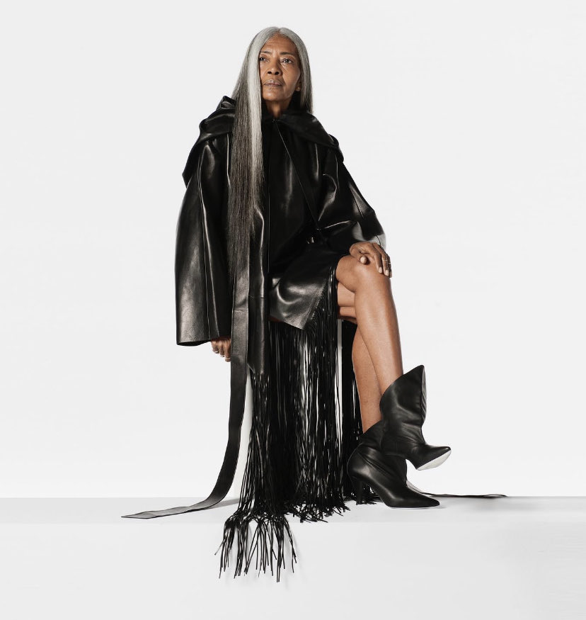 the1114agency's tweet photo. Category: Goddess
Because at #Level69, we are truly not worthy of Ms #JoAniJohnson as seen here, in #CarineRoitfeldโs @CRFASHIONBOOK ๐ฆ | ๐ธ by #AriVersluis
#GreyHairDontCare
#DisruptAllFashionRules
#MoonlightGreyMagic
#11142021VISION https://t.co/CZ6TFv4cbv