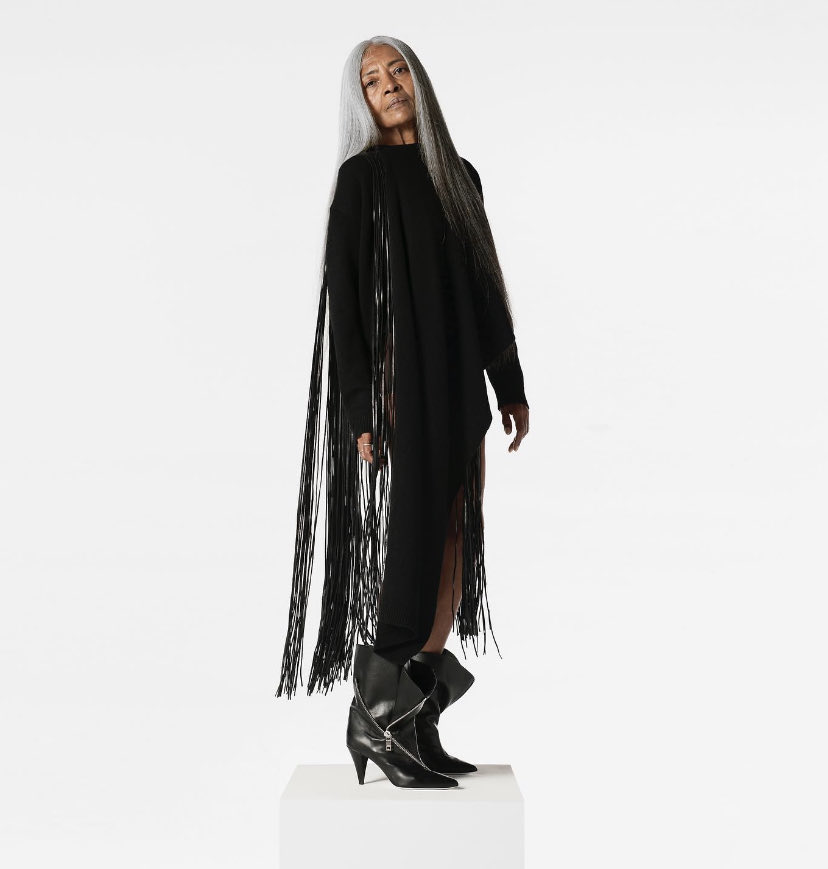the1114agency's tweet photo. Category: Goddess
Because at #Level69, we are truly not worthy of Ms #JoAniJohnson as seen here, in #CarineRoitfeldโs @CRFASHIONBOOK ๐ฆ | ๐ธ by #AriVersluis
#GreyHairDontCare
#DisruptAllFashionRules
#MoonlightGreyMagic
#11142021VISION https://t.co/CZ6TFv4cbv