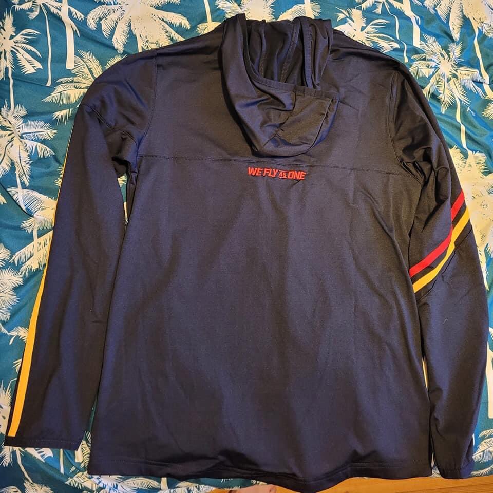 AnneMar70095965's tweet photo. Yayyyyy it arrived today! Im so pumped to wear my 2021 Crows hoodie this season to rep the @Adelaide_FC Thanks CROWmania β€ππ #weflyasone #CROWmania #AFC #gocrows #mynewfavehoodie https://t.co/zPjRjkh0a9
