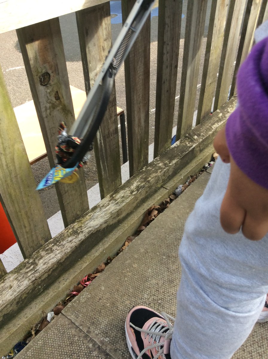 SustainableLCC's tweet photo. Some great photos showing children from #Uplands Infant School out litter picking in and around school recently...Well done Eco-citizens! @EcoSchools #LitterLessLeicester #LitterLessCampaign #LitterLessTogether https://t.co/yGXdhhR3gH