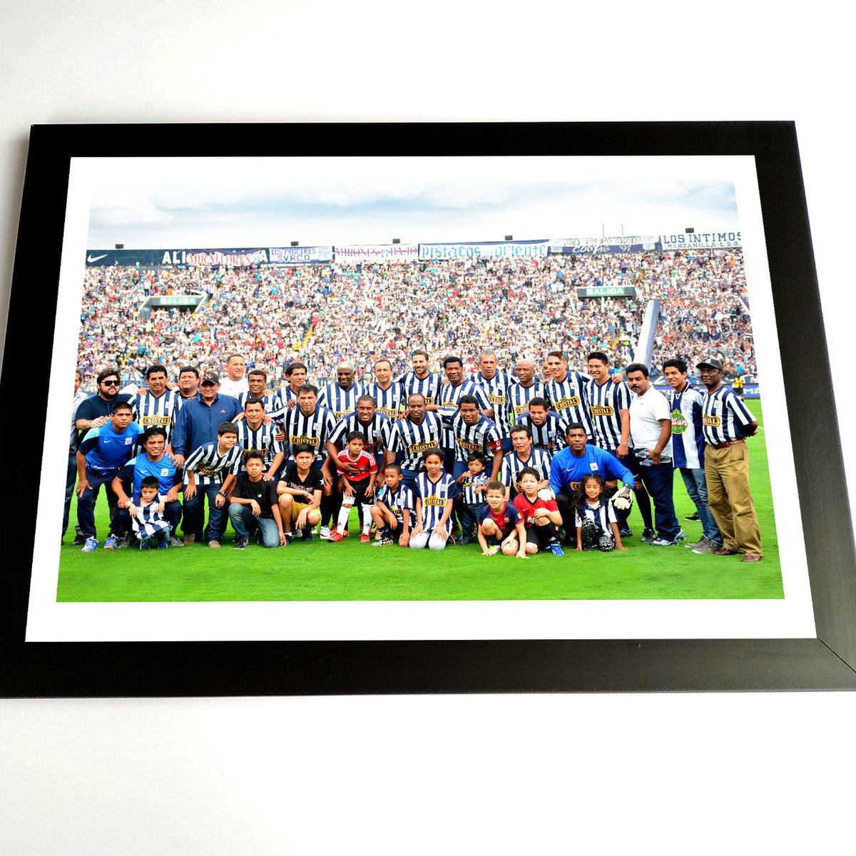 jose_al85's tweet photo. . #Sorteo : Ya que regresa nuestro Alianza Lima, voy a regalar un cuadro similar a este. Con esta foto que tomé en el Día del Hincha 2014. Salen muchas glorias blanquiazules. Cómo participar? SOLO DA RT hasta mañana a las 6:00 pm. Sorteo: Martes 30, 8:00pm . #ArribaAlianza ! https://t.co/1MthpAgWGT