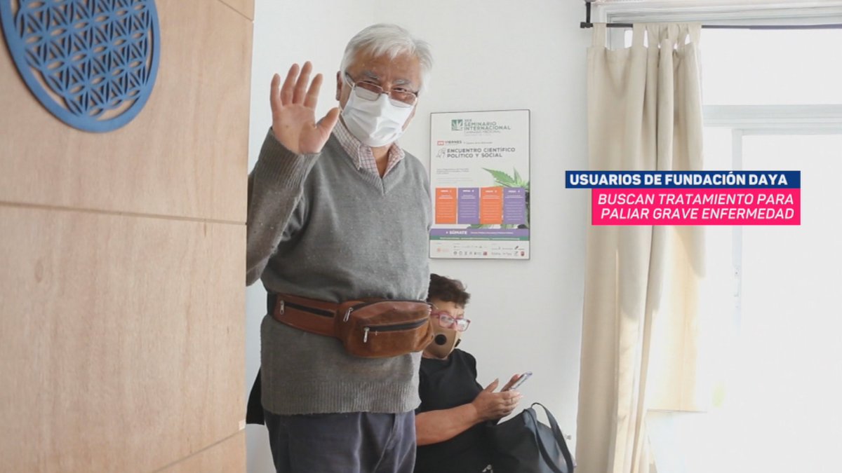 eljanovega's tweet photo. La persecución penal contra usuarios de cannabis medicinal "viola los derechos fudamentales" de los pacientes allanados, detenidos y acusados por la @FiscaliadeChile de ser traficantes de droga. ¿Las consecuencias?
Esta noche, reportaje de @CHVNoticias @CNNChile @ContigoCHV https://t.co/OYvMVPMbMV