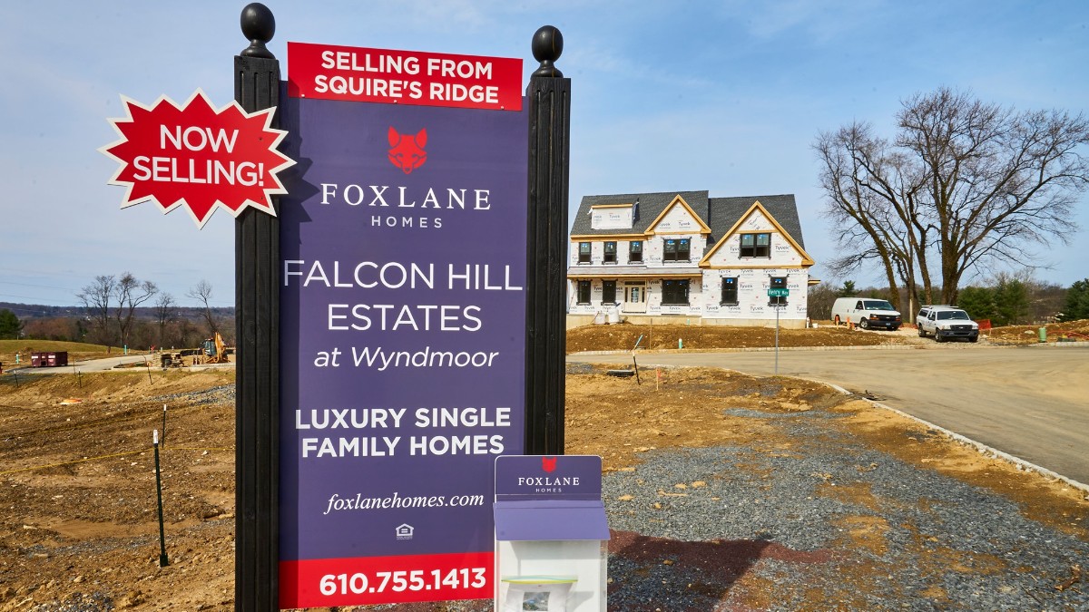 FoxlaneHomes's tweet photo. Progress is moving along at our Georgetown model at Falcon Hill Estates at Wyndmoor! Drywall is complete and we’re prepping to start trim work & paint this week, which gets us one step closer to opening up this beautiful home for touring! #ModelHomeMonday https://t.co/5yxWK49SyS https://t.co/xe9JECQWg7