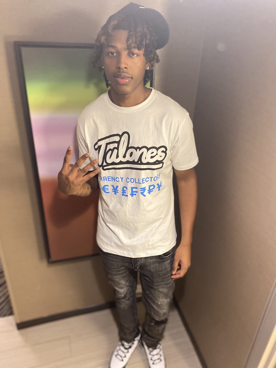 LowKeyCashOut_'s tweet image. I pop 💩 every time like I got diarrhea 💰🏋🏾‍♂️