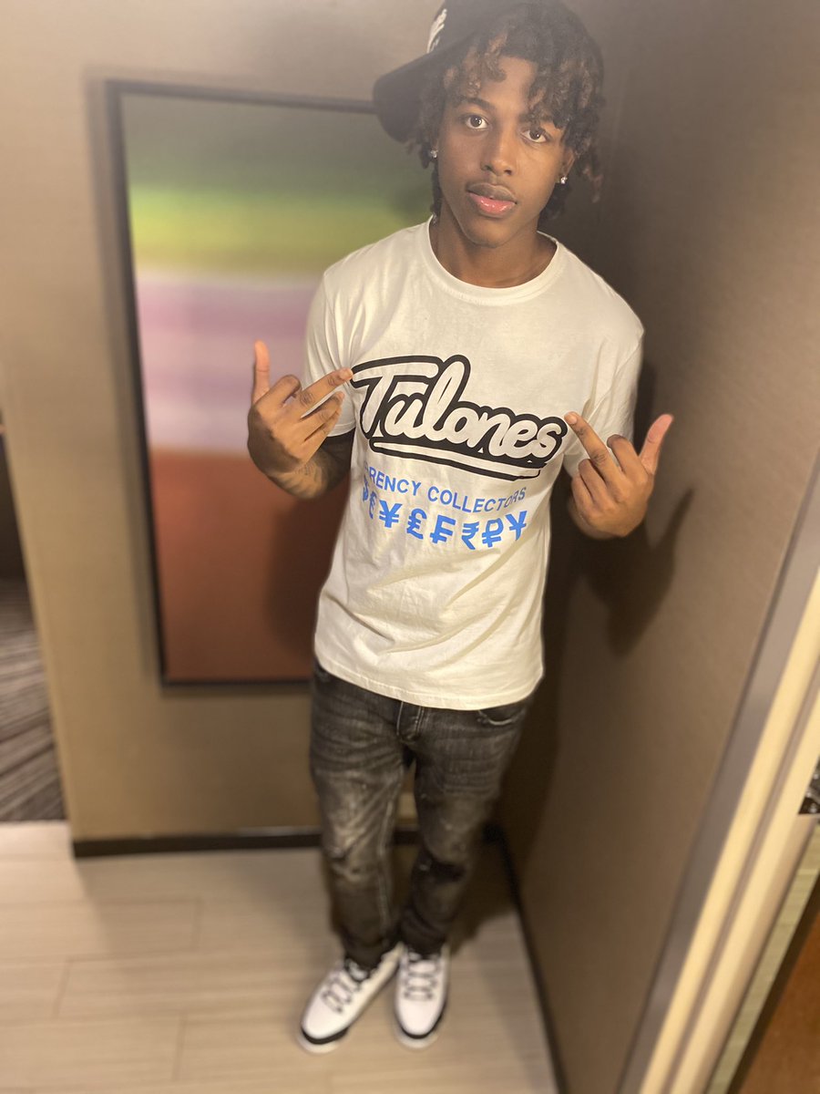 LowKeyCashOut_'s tweet image. I pop 💩 every time like I got diarrhea 💰🏋🏾‍♂️