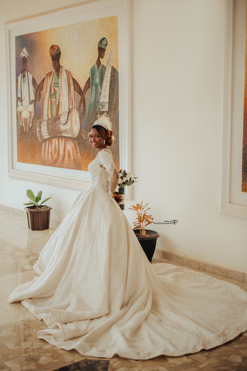Depolad's tweet photo. Had Just 5mins to Shoot this wedding  Gown. And this came to my mind then Boom 🤯 https://t.co/vIQVCRUj88