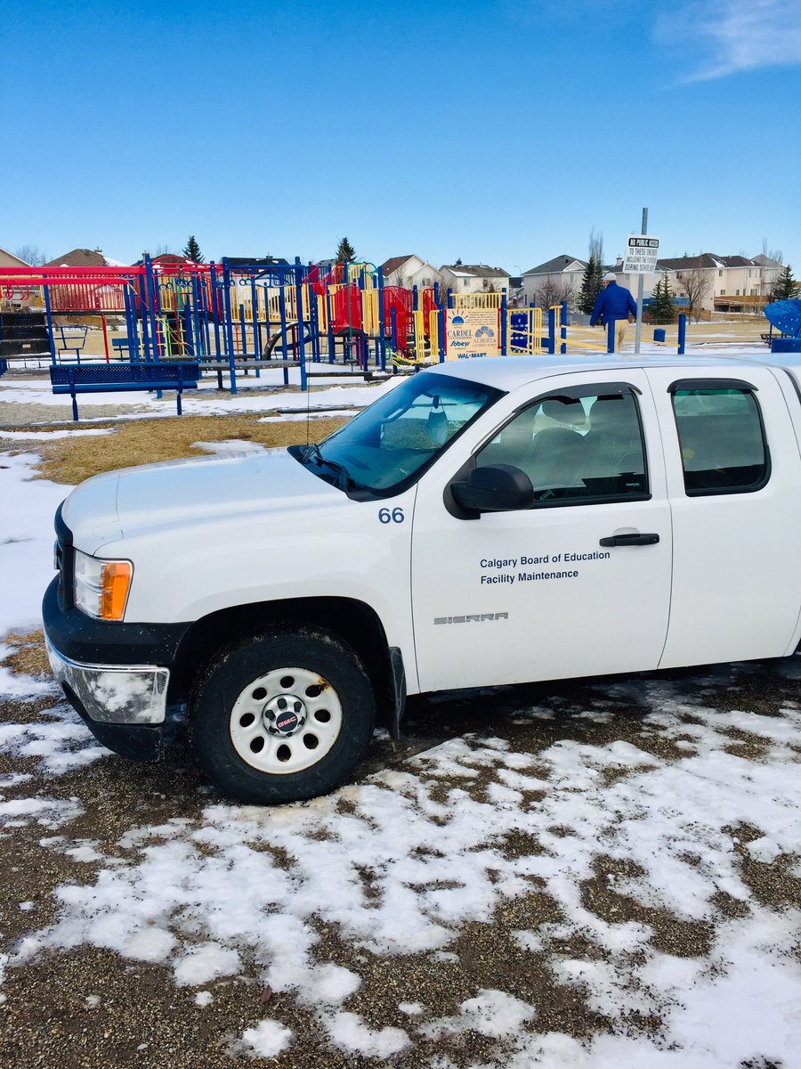 CBESomerset's tweet photo. 1st day of Spring Break &amp; CBE Facility Maintenance is going strong @CBESomerset in the cold, windy, snowy weather. Thank you CBE Facility Maintenance for keeping our buildings &amp; playgrounds safe.  #WeAreCBE #SomersetStrong https://t.co/BDjikZOB8P