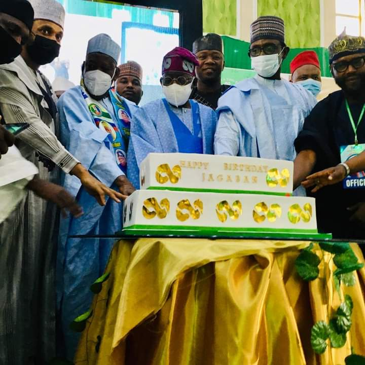 APCLagosNG's tweet photo. To all Great Leader of Leaders.
Happy 69th Birthday Our Leader, Asiwaju Bola Ahmed Tinubu.
#BATAt69 #BATC12 #TinubuIsKey #TinubuAt69 https://t.co/V5itxceu66