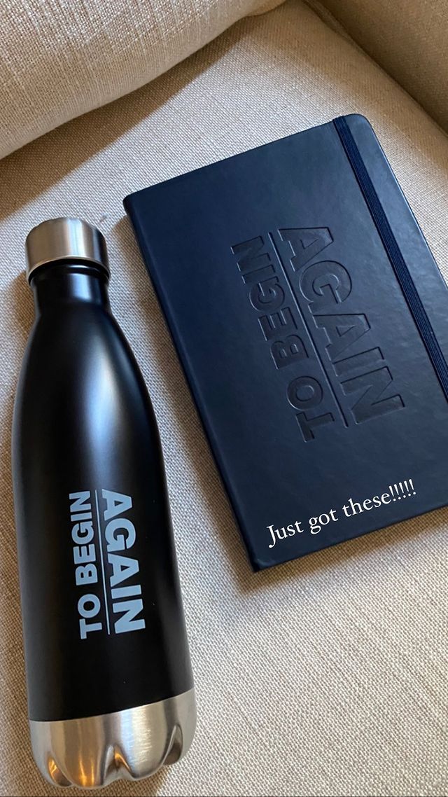 ZaynNewsBRA's tweet photo. Ingrid Michaelson (ingridmichaelson) compartilhou em seu Instagram Stories um pouco sobre a merch de 'To Begin Again'. 🖤 https://t.co/XC9XMiDsBj