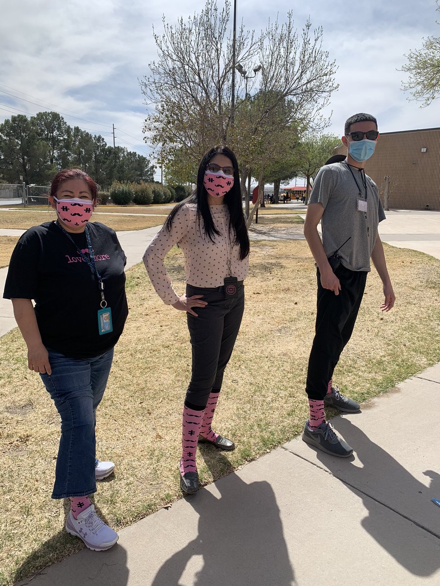 PFlores_SSAISD's tweet photo. PinkSocks Monday at Campestre 💖 @dcasilla_CES @jessica78018344 @nickisnpdx  #pinksocks #Campestre #KindnessGrowsHere https://t.co/ghgceyfqqh