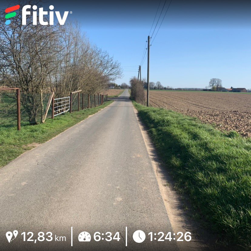 arnecls's tweet image. Me: Not bad for a 2 month pause!
My heart rate monitor: it‘s so nice how you phrase „I spent 80% of this run in the hardcore zone“ #runningprogress