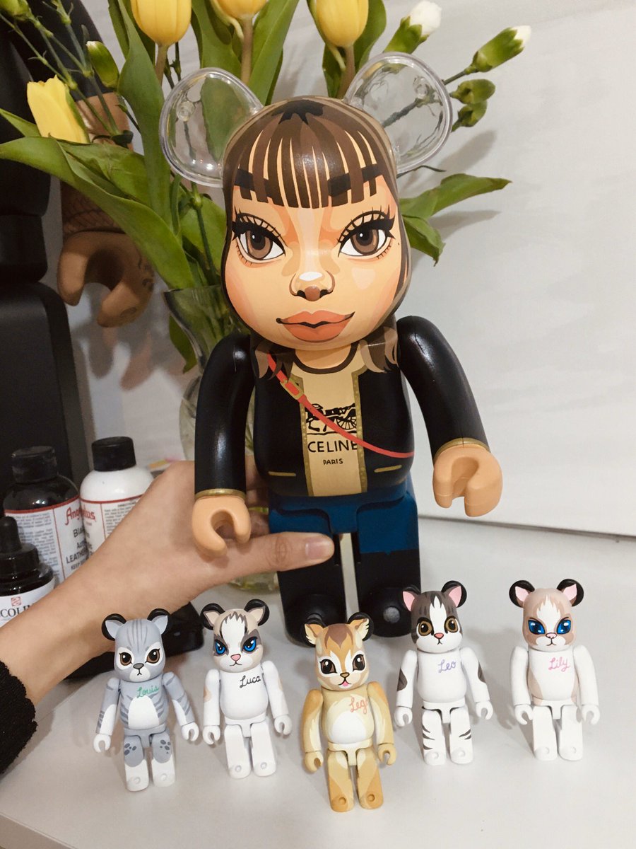 Annatar_House's tweet photo. งานคัสตอม #Bearbrick หนูลิซ และแก๊งค์น้องแมว L family 🥰 ของขวัญวันเกิดจากบ้าน @LILITEAMTH327 ขอบคุณมากๆนะคะ ที่ให้โอกาสเราคัสตอมงานชุดนี้ ดีใจมากๆเลยค่ะ 😊💜✨🎁

#LISA #리사  #リサ #ลิซ่า #TheLalisaDay #ourgemlisaday #OurGemLalisaDay #blackpink #blackpinkfanart #CELINE https://t.co/wYvndo5IMR