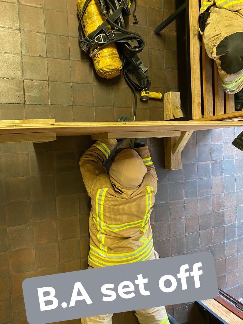 LFRSWestern's tweet photo. We train hard to to make sure we can deal effectively with any situation we may encounter. Today Red Watch worked on a self rescue scenario, a Breathing apparatus (B.A) team had found themselves trapped by fallen debris at an incident #RestrictedSpace #TrainedToSave π π§±πͺ΅ππ₯π https://t.co/finQedHWHu