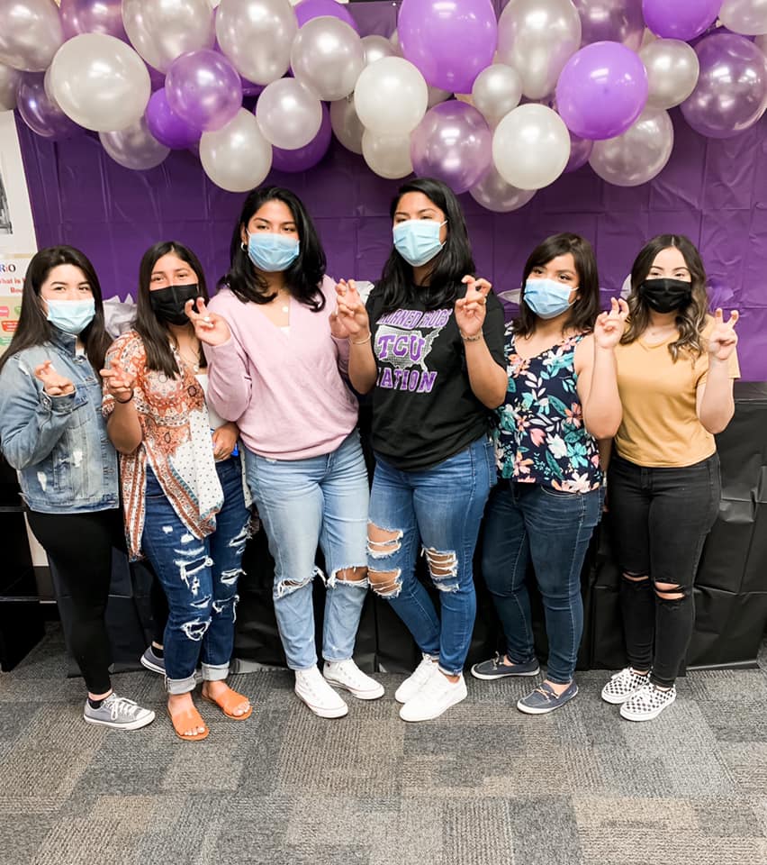 FortWorthISD's tweet photo. Congratulations to our 2021 @TCU Community Scholar recipients at @TTHSBulldogs 👩🎓👨🎓! Our future #HornedFrogs were awarded full-ride scholarships and opportunities to study abroad💰📚. Read about this TCU program at https://t.co/JTz1BdJBEb. https://t.co/AiucgGNx1u