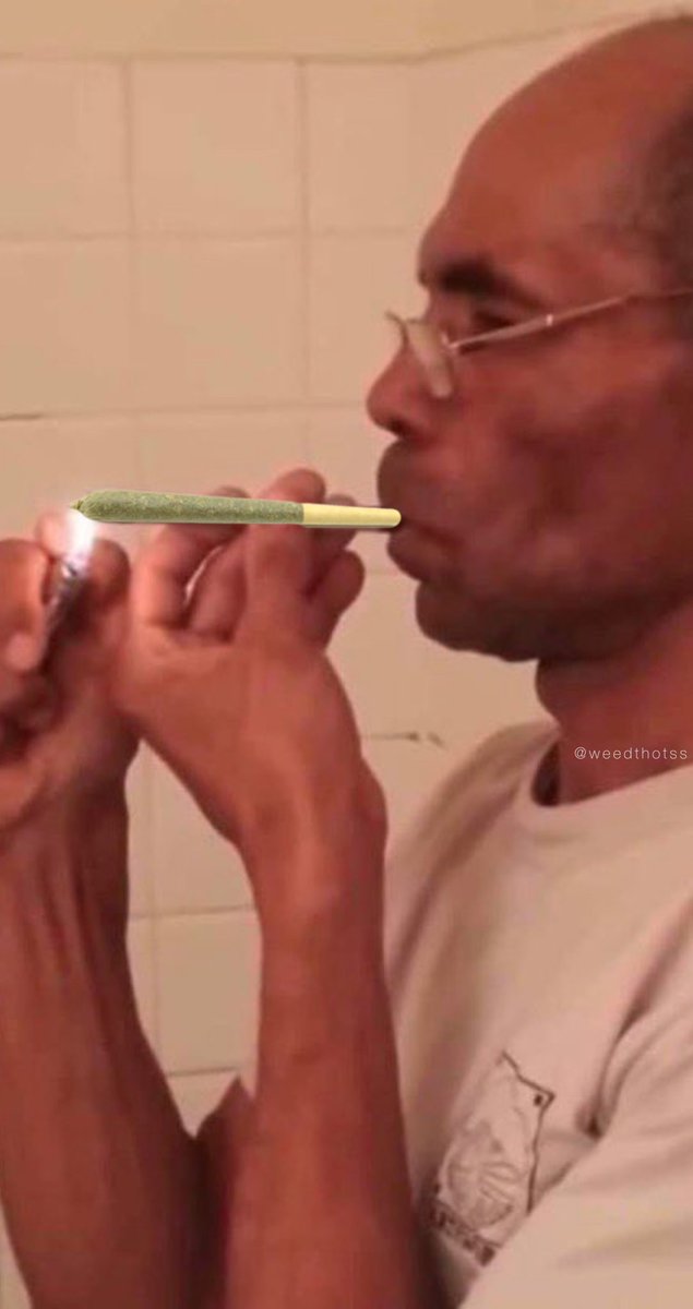 weedthotss's tweet photo. When I’m hotboxing with my headphones on &amp; the song got a siren in it https://t.co/HfFtAFIBtS