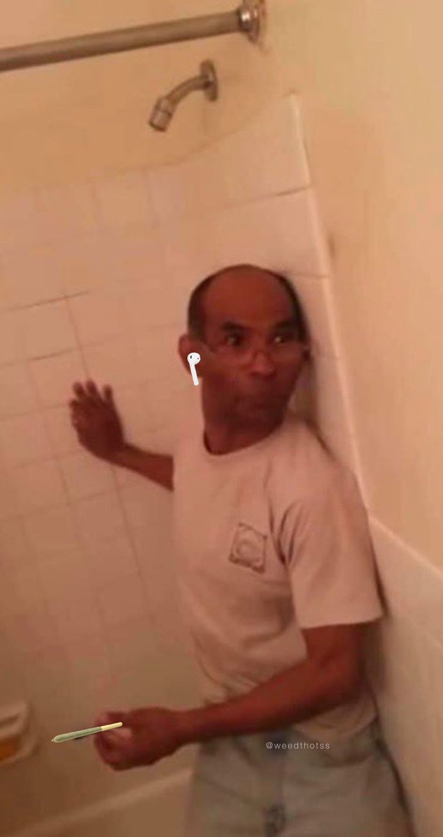 weedthotss's tweet photo. When I’m hotboxing with my headphones on &amp; the song got a siren in it https://t.co/HfFtAFIBtS