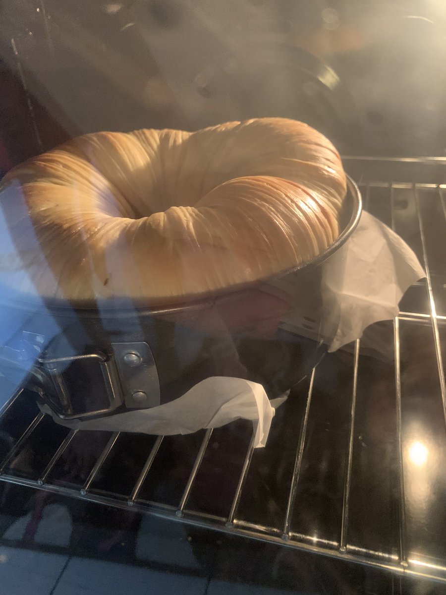 MeMyselfNid's tweet image. Freshly baked, my little masterpiece😉 #homemade #woolrollbread #Bangkok