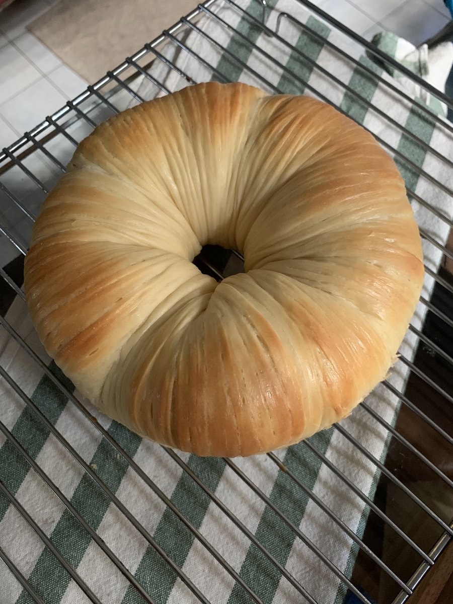 MeMyselfNid's tweet image. Freshly baked, my little masterpiece😉 #homemade #woolrollbread #Bangkok