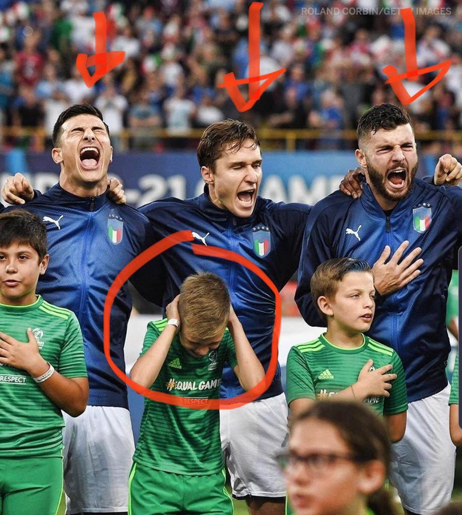 pisto_gol's tweet photo. Indovina chi è che stona https://t.co/wcYkoj1lqj