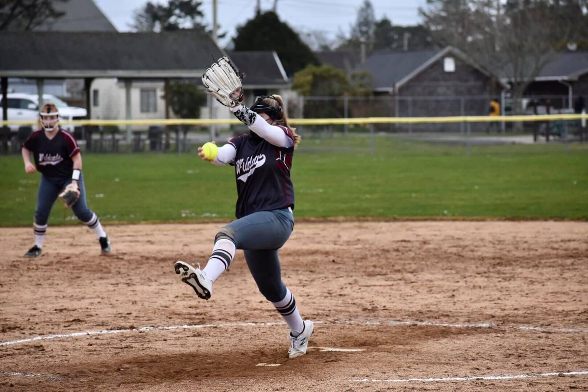 OcostaSoftball's tweet photo. 2021 season opener against Ilwaco at their place...

Game 1: 8-0
Game 2: 13-2

#gocats 🐾❤️ https://t.co/uZ2FHxa2E0