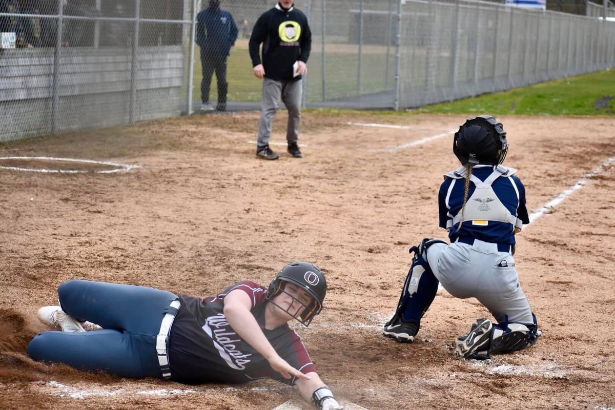 OcostaSoftball's tweet photo. 2021 season opener against Ilwaco at their place...

Game 1: 8-0
Game 2: 13-2

#gocats 🐾❤️ https://t.co/uZ2FHxa2E0