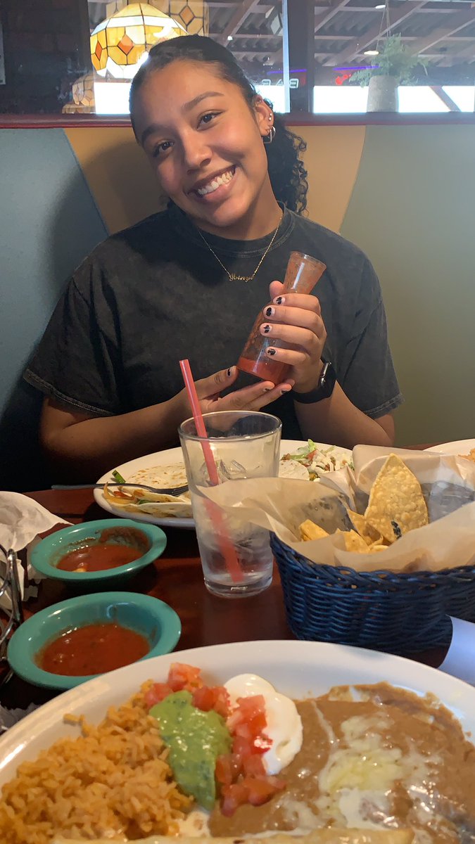 laurentaub1's tweet photo. Lab partner and I eating well this week!! @mckennavininski #106week10mvs21 https://t.co/Tn8sLY7S2j