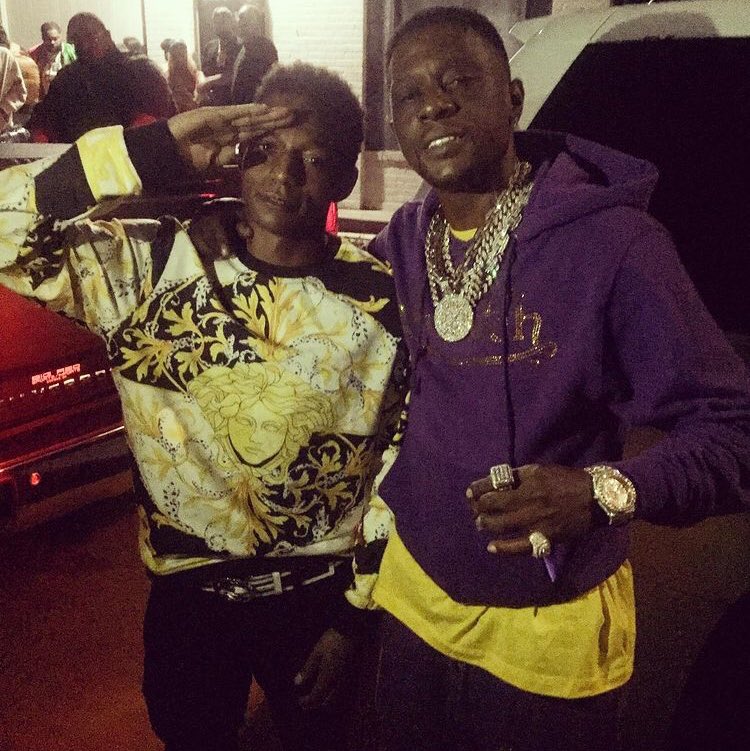 blickyru's tweet photo. Me and Boosie Badazz got a banger otw 👑 it was an honor to meet one of my favorite rappers thank you @trell_785 for making all this happen #getused2me #hiphopfreshman #futurerapstar #versacexgucci #babybatonrouge💂🏾♂️ #3rdblock📍#everybodynoimdope https://t.co/7ZR5XtwwDu