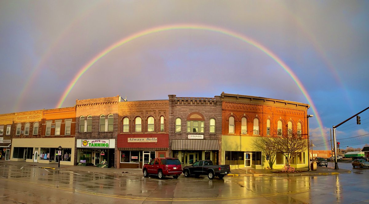 BuenaVistaUniv's tweet photo. We love springtime in #StormLake, doubly so when it's a #DoubleRainbow over downtown. #BeautfiulView https://t.co/wRkTq4c8kR
