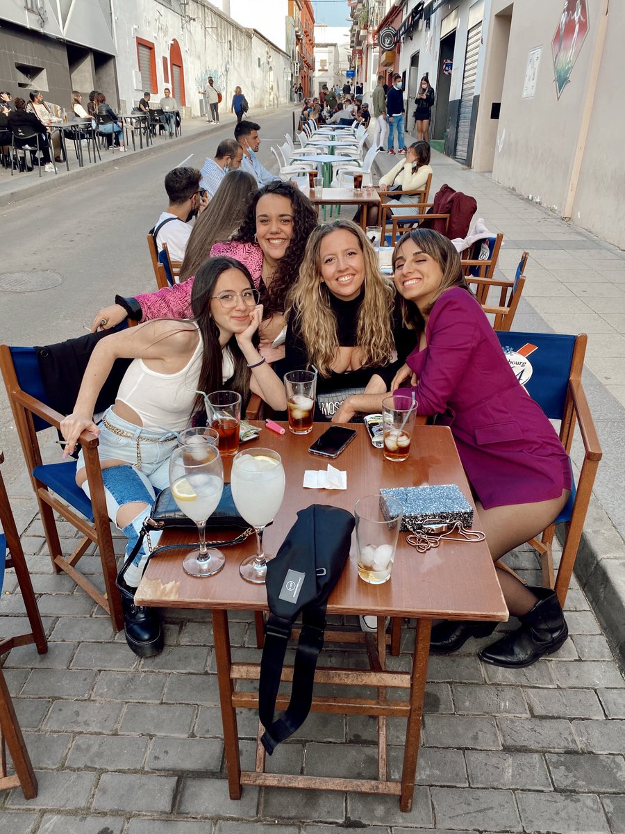 victoriavlzzz's tweet photo. lo q quiero a estas ladyssssss🤤 https://t.co/Hj8Iy847FT