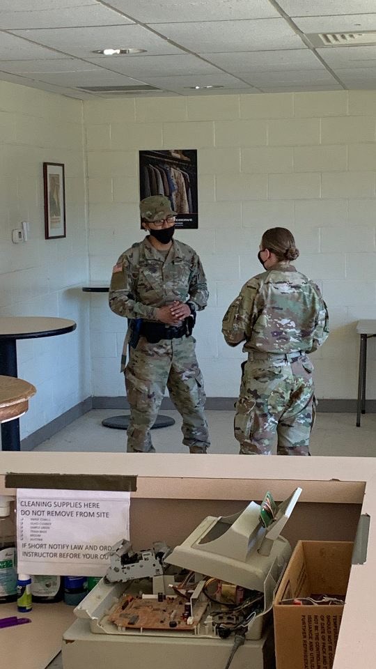 B795Bulldogs's tweet photo. Another busy day of training for your future #MPs. #Bulldogs are learning that they have extremely important jobs to do as they must #assist #protect #defend their fellow service members, family members, and DoD Civilians. @USArmyMPCorps @G7_795_MP #1stresponders #LEprofessionals https://t.co/JstpPU0StP