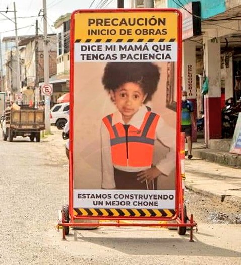 _adrianramirez_'s tweet image. #MeMeStyle | En Chone, provincia de Manabi (Ecuador), usaron memes para una campaña de conciemtización sobre obras que podrían generar malestar ahora pero que mejorarían la calidad de vida de las y los chonenses. #ComPol