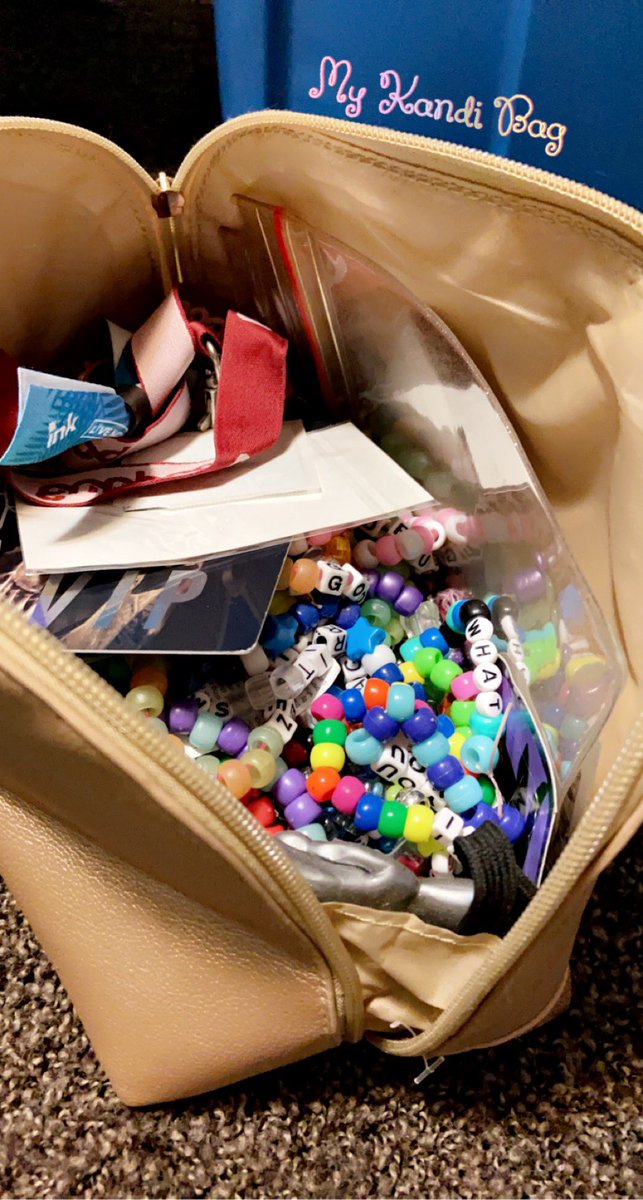 breaismee's tweet photo. Show me your #kandibag !

#basshead #raver #kandi #edm https://t.co/cGhFpDWtjN
