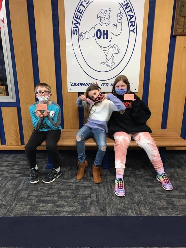 fagan4class's tweet photo. Luka, Brylie and AJ were caught being good friends today!! 🥰 https://t.co/wYcX1gyXDt