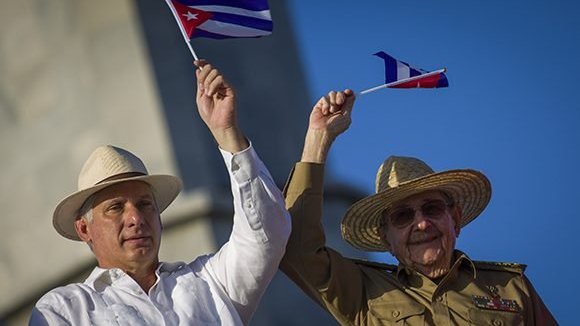 Vicente73977721's tweet photo. Ni Céspedes ni Fidel pueden verse aisladamente. Raúl y Diaz-Canel son partes indisolubles de un mismo ideal. El tiempo no devora las ideas, sino que las engrandece y las inmortaliza si se trata de algo tan preciado como la libertad de su patria. NADIE lo dude: #SomosContinuidad https://t.co/OfyuokNKgs
