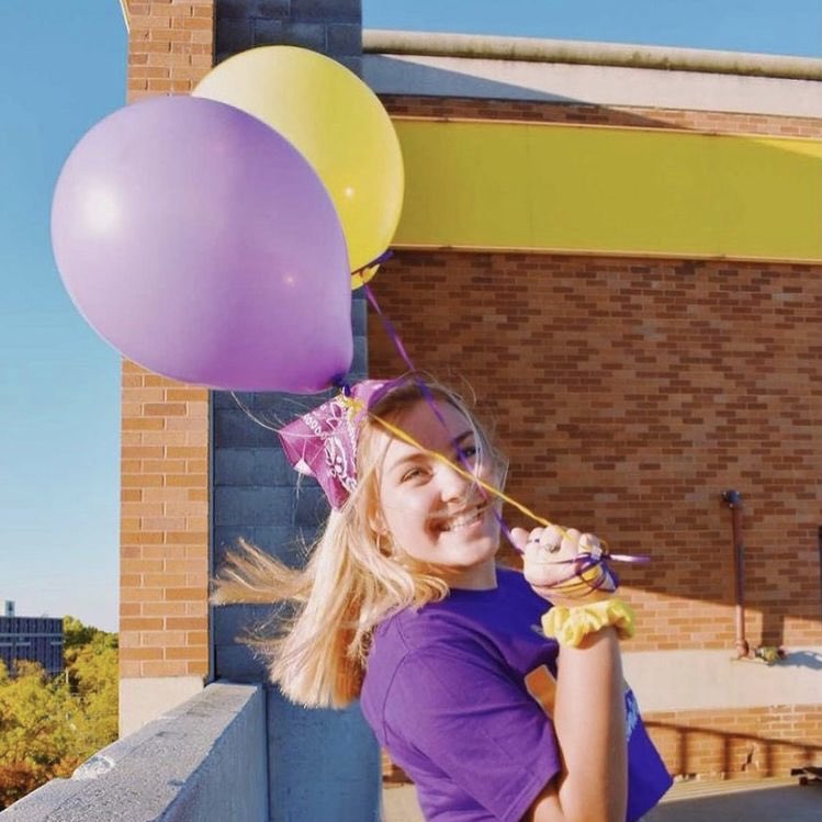 UWStevensPoint's tweet photo. This #FuturePointer is all about that purple and gold! Reply below with “💜💛” if you’re attending #UWSP in fall 2021. #PointerPride 📸: @taylor.baehman https://t.co/jh2RAWjUlc