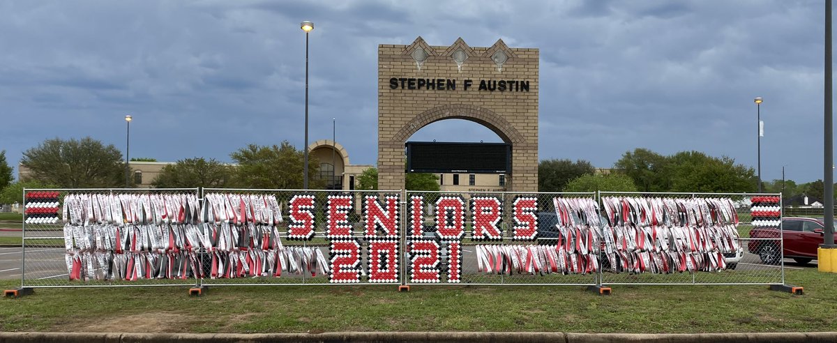 SENIORS!! Find your name and post a selfie!! <a href="/AHSClassof21/">Austin High School 21</a>